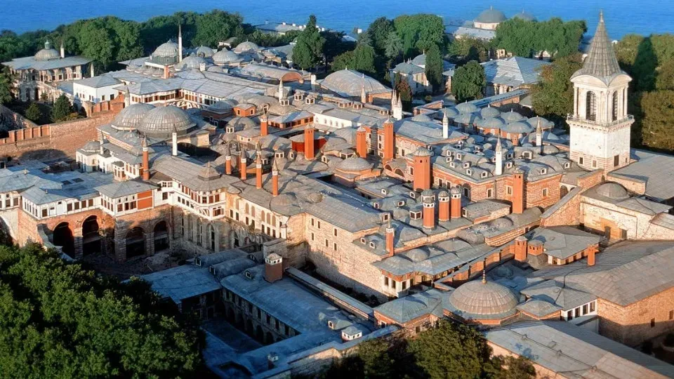 1.5-Hour Fast-Track Topkapi Palace &amp; Harem Tour with Historian Guide - Image 1